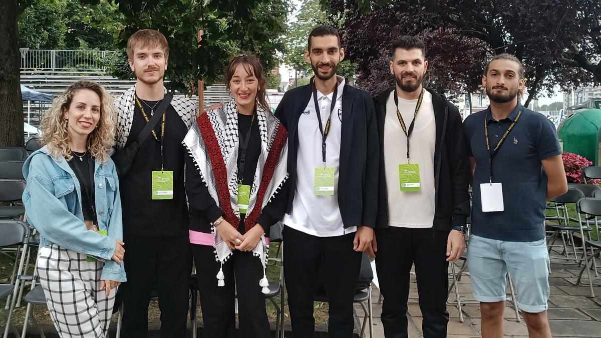 La compañía Watani ha llegado a Portugalete con un total de seis representantes para mostrar la cultura de Palestina.