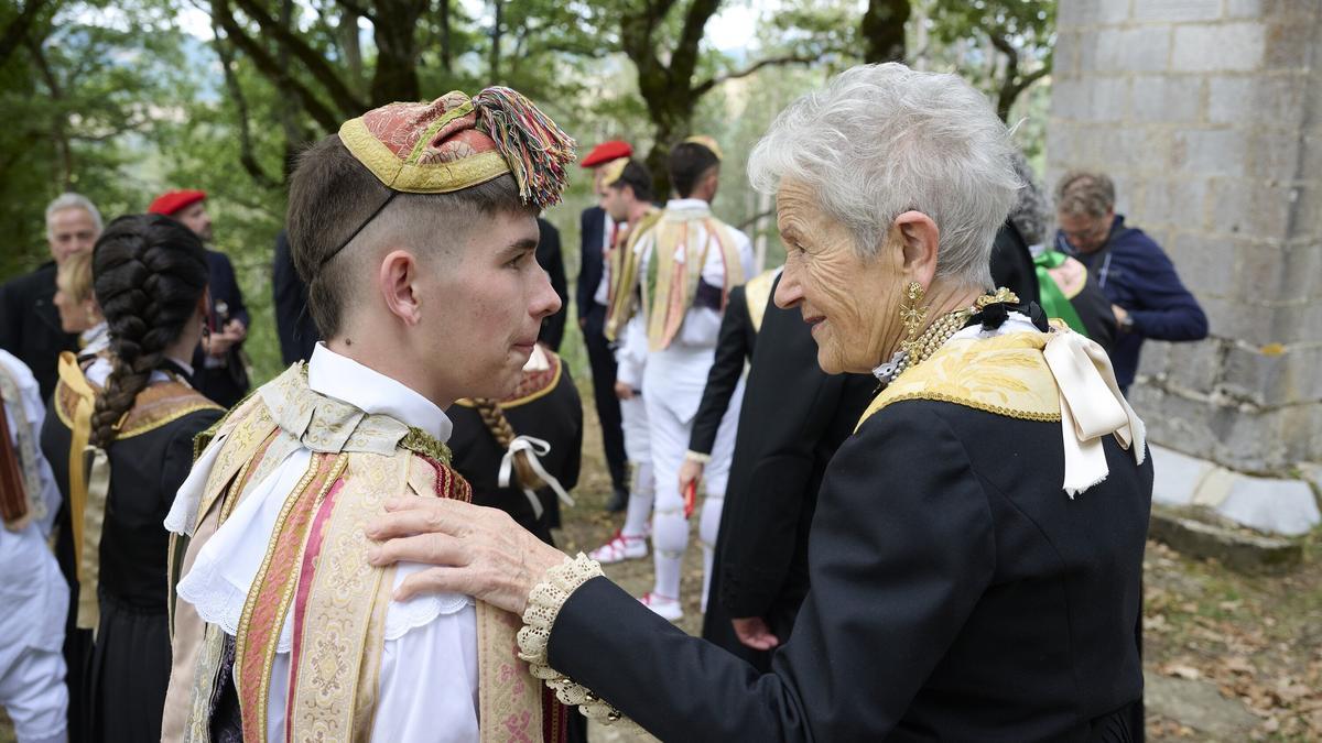 Conversación intergeneracional, en el camino a la ermita.