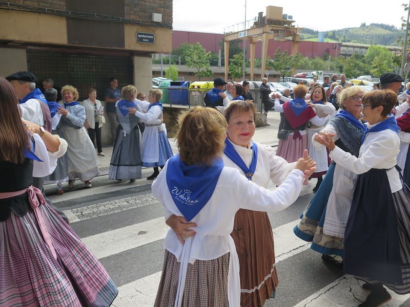 El desfile de la Euskal Jaia de Urretxu, en imágenes