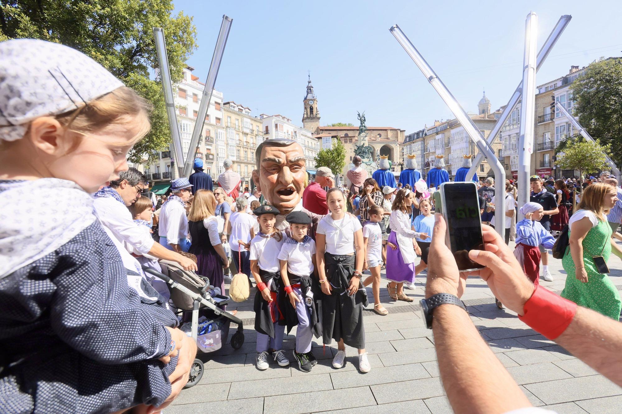 En imágenes: Los txikis se adueñan de su día en las fiestas de La Blanca