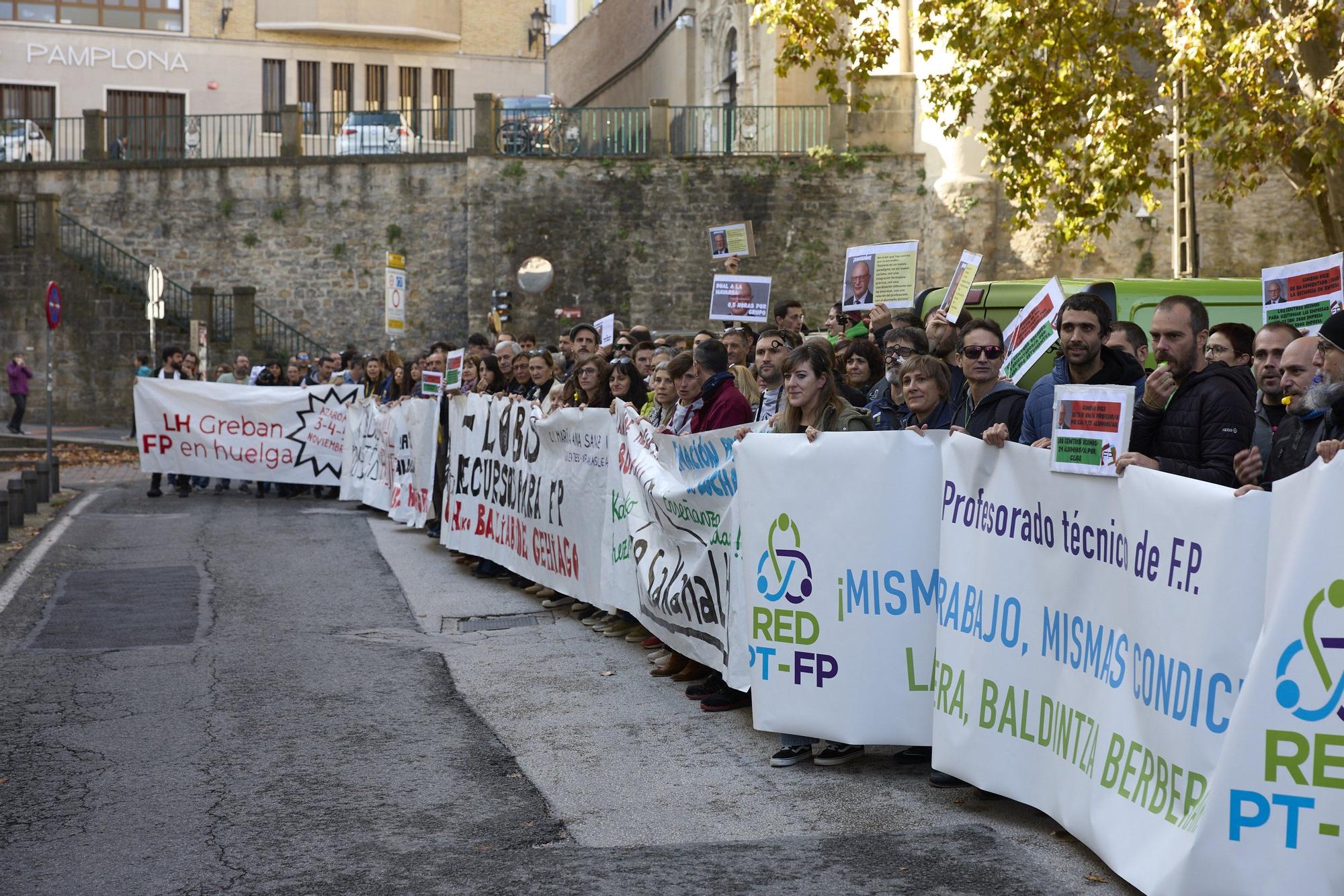 Concentración ante Educación en el marco de la huelga docente en los centros de FP