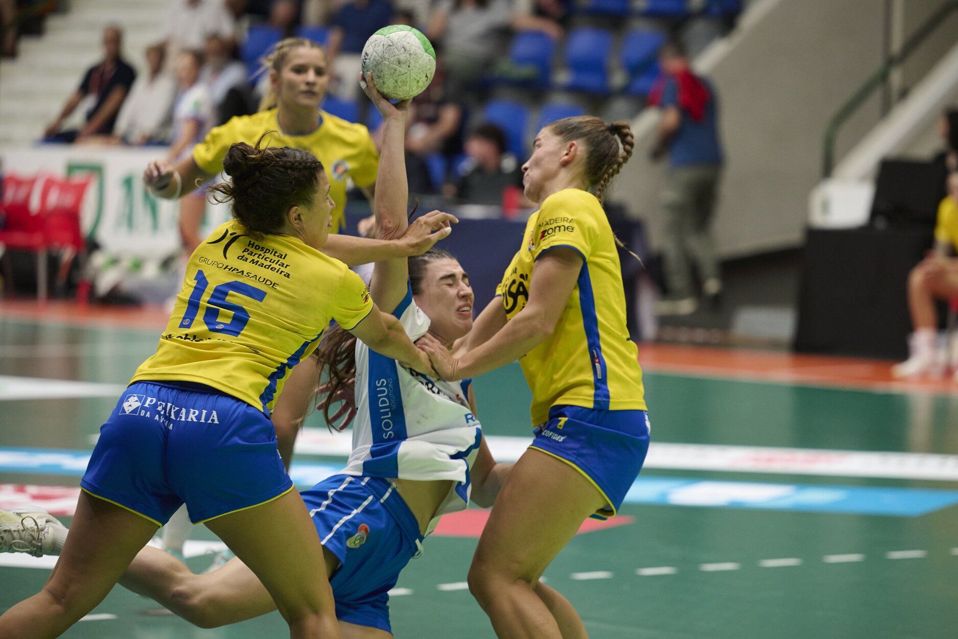 Fotos del partido entre Replasa Beti Onak y Madeira