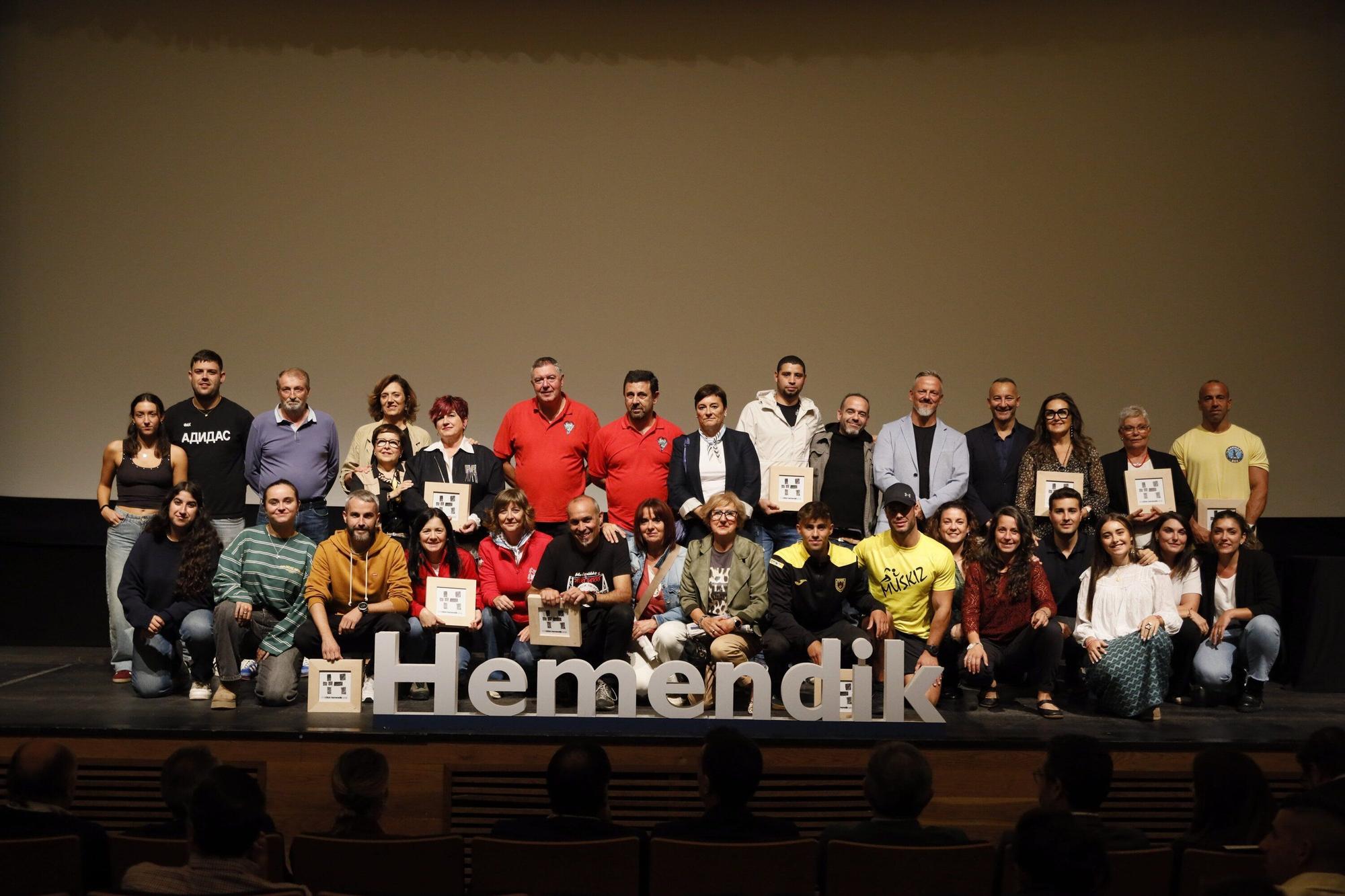 En imágenes: así ha sido la DEIA Laboral Kutxa Hemendik Sariak en Meatzaldea