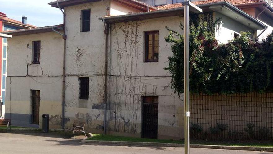 El edificio de la antigua Escuela Náutica requiere una actuación rápida para su mejora y conservación.