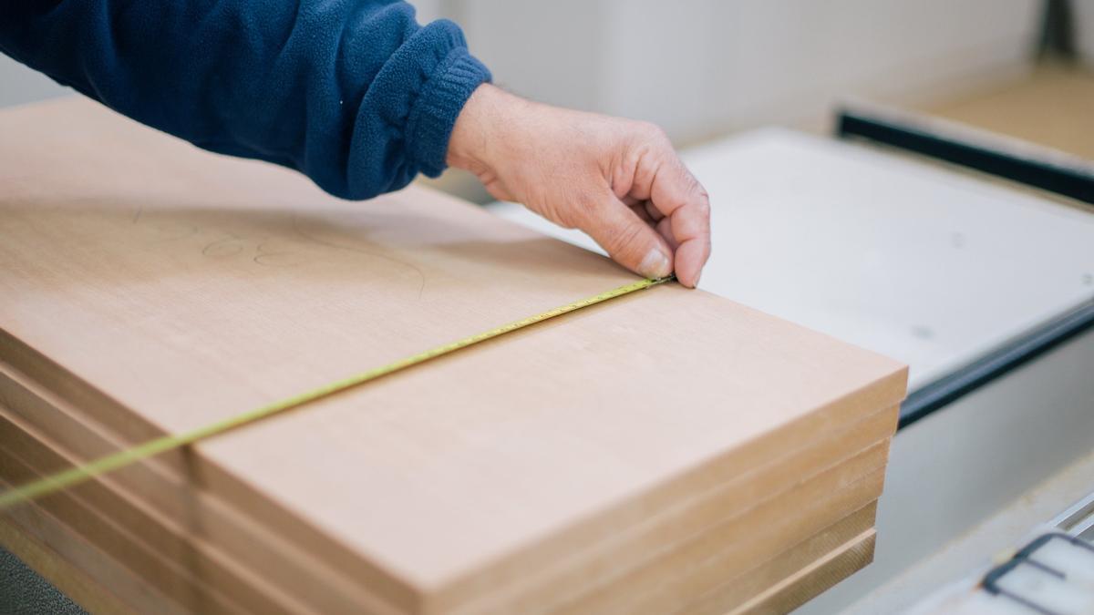 Entre las labores asignadas a ese puesto está la carpintería