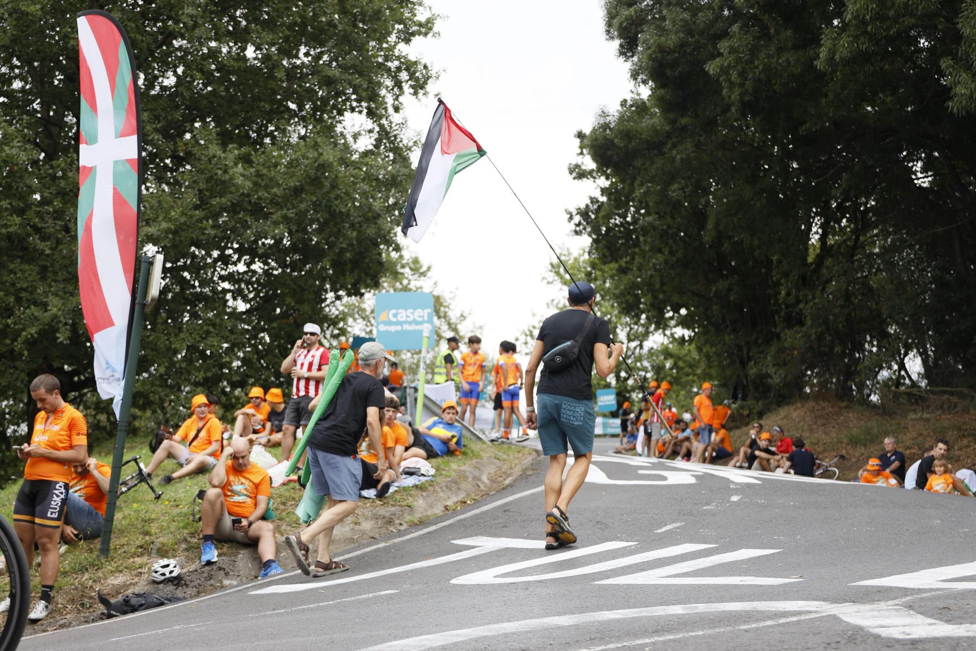 La Vuelta en Bizkaia: los aficionados toman Pike Bidea