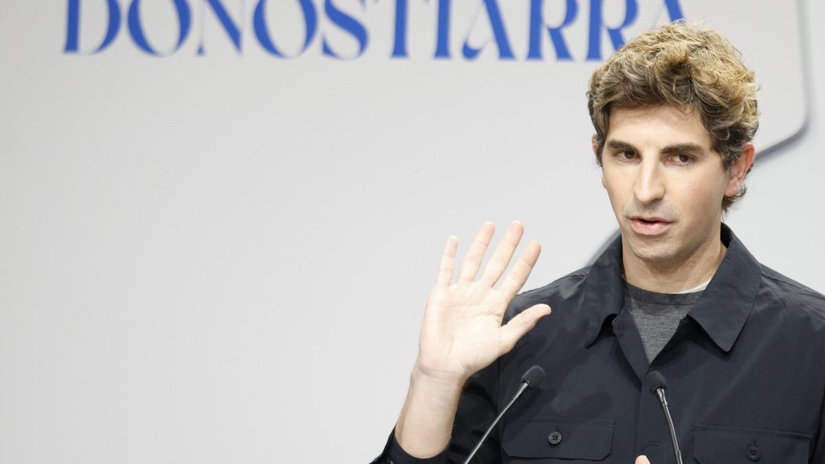 El alcalde de Donostia, Jon Insausti, durante la comparecencia tras la junta de gobierno local