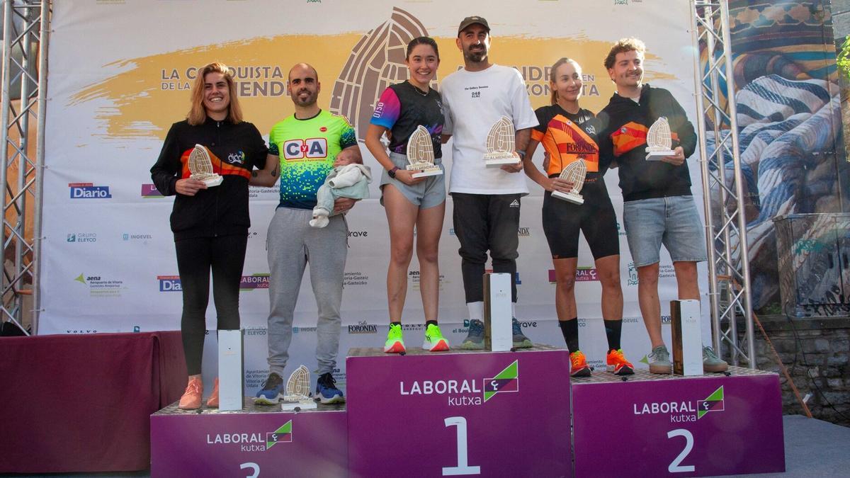 Podio de la prueba de 10 kilómetros de la edición de 2024 de &#039;La conquista de la Almendra&#039;