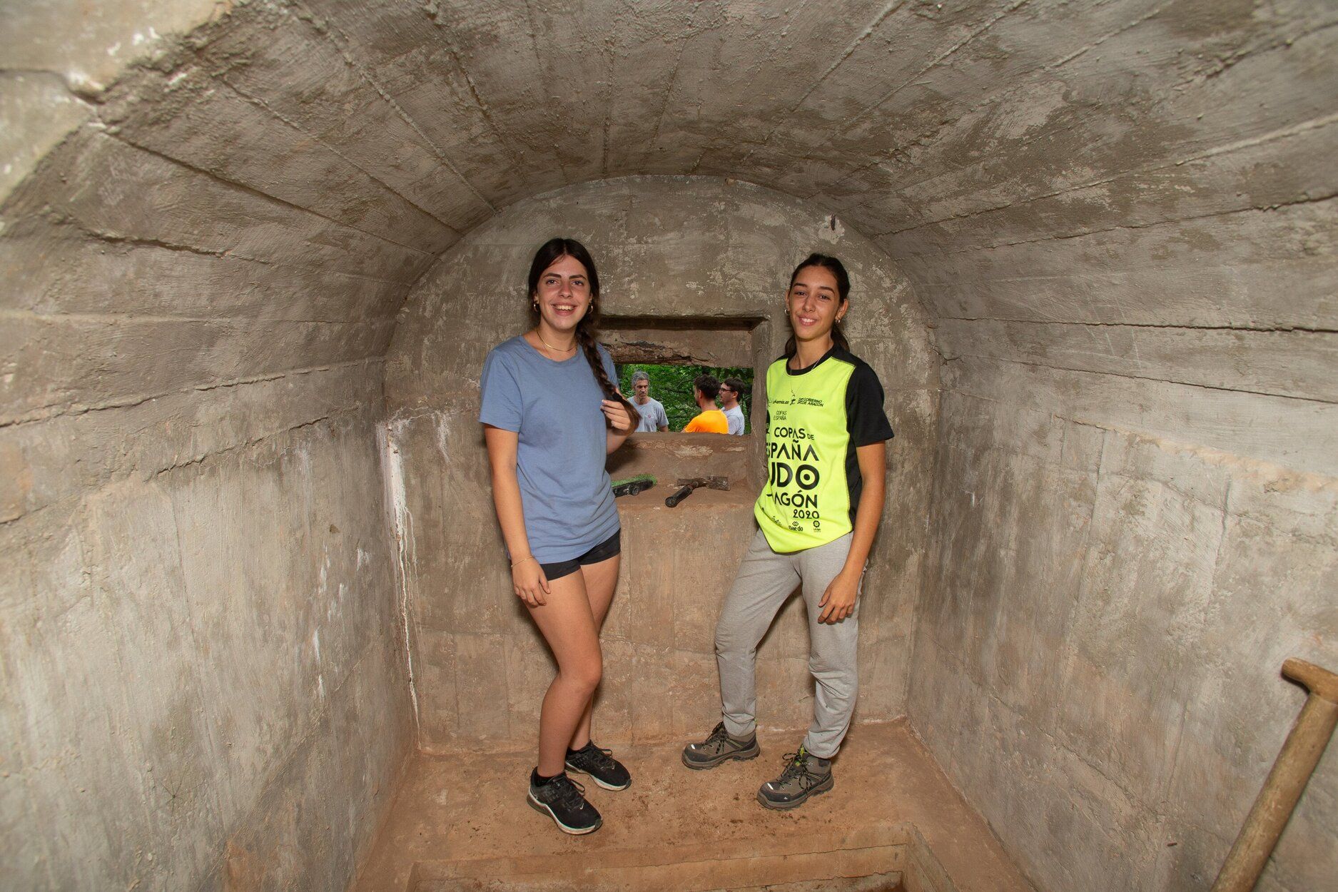 Fotos del campamento juvenil que localiza y recupera búnkeres del franquismo en Bera