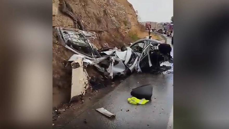 Vídeo del accidente entre un coche y un camión en la N-113