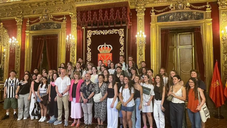 Un viaje para reencontrarse con sus raíces: jóvenes vuelven a la Navarra que sus abuelos nunca olvidaron