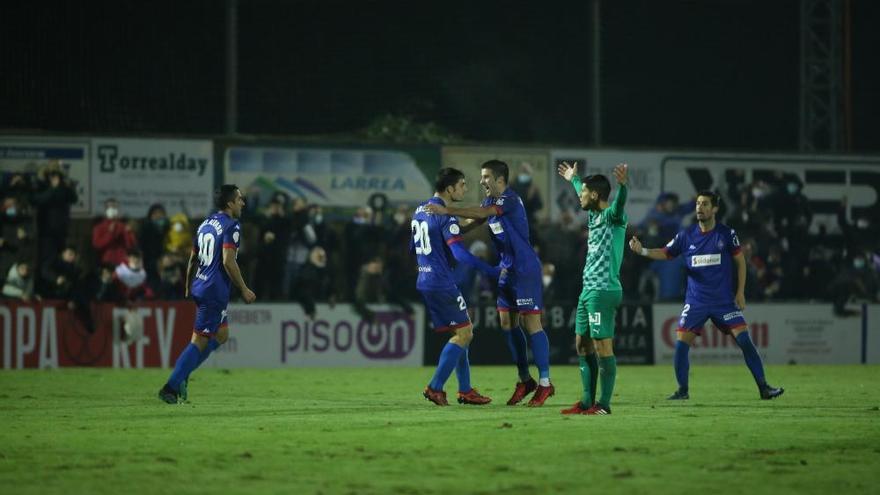 Las imágenes del Amorebieta 1 - 2 Almería