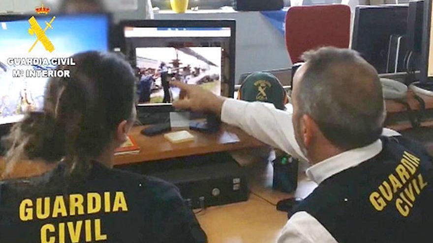 Imagen extraída de un vídeo facilitado por la Guardia Civil de la operación Araña 1, en la que fueron arrestadas 21 personas.