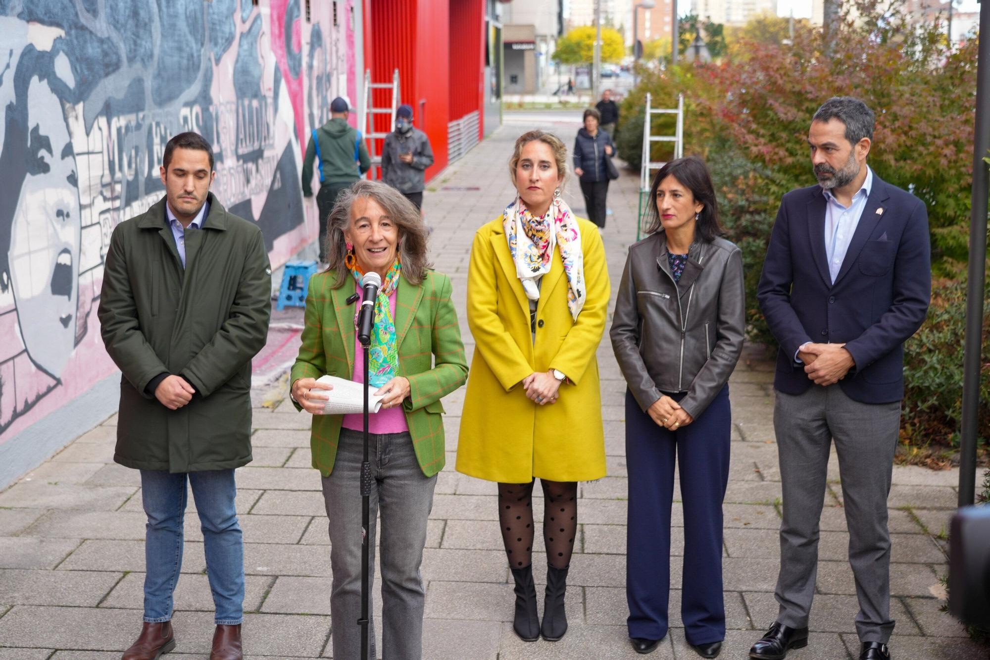 En imágenes: 50 años de libertad y democracia en murales