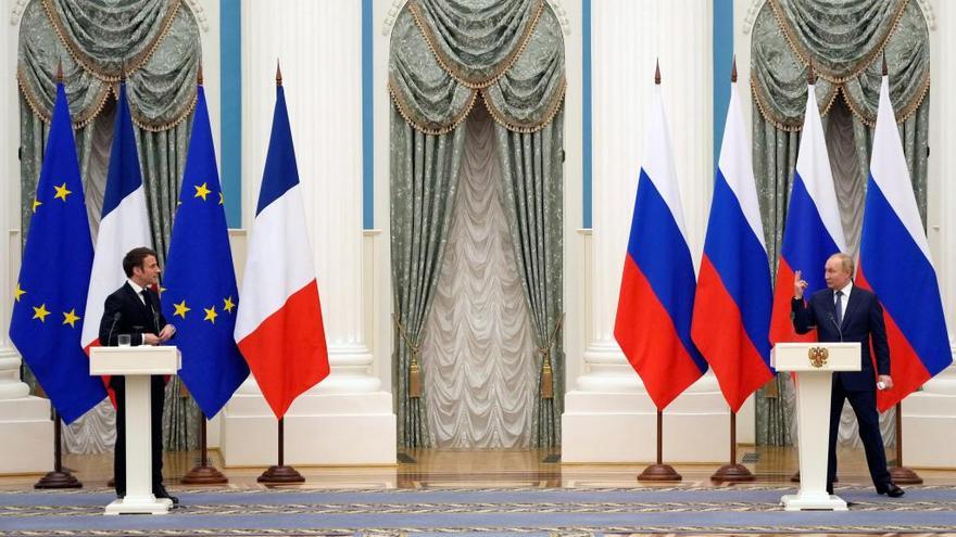 Macron traslada a Putin &quot;garantías concretas&quot; y confía en la diplomacia