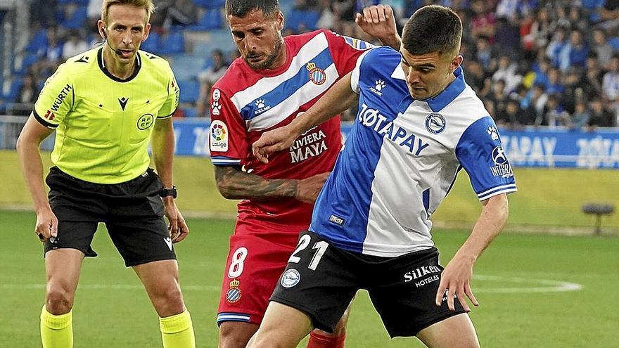 Martin Aguirregabiria ante la presión de Fran Mérida.