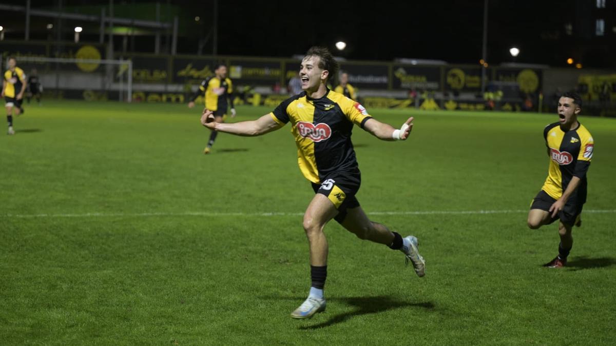 Xabi Gómez celebra el gol de la victoria ante el Valladolid Xabi Gómez celebra el gol de la victoria ante el Valladolid