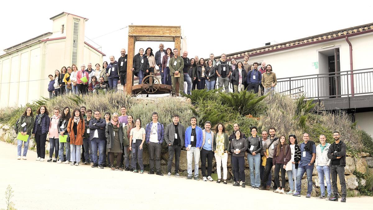 Asistentes a las jornadas en el exterior del Ostatu de Yerri (Arizala).