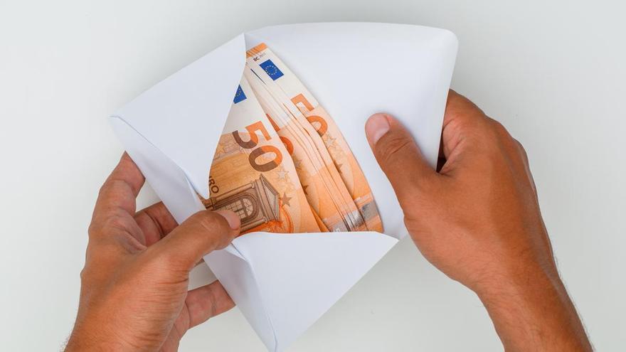 Condenan a un abogado de Bizkaia por quedarse con dinero de unos clientes
