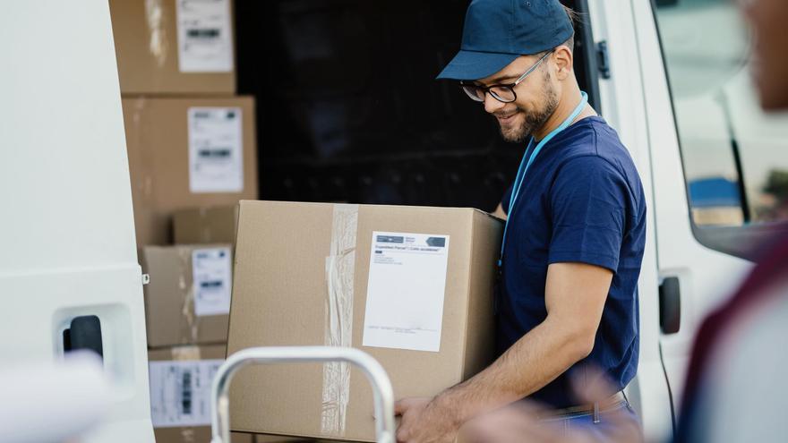 Cómo la ciberdelincuencia en mensajería se camufla entre tus propios paquetes
