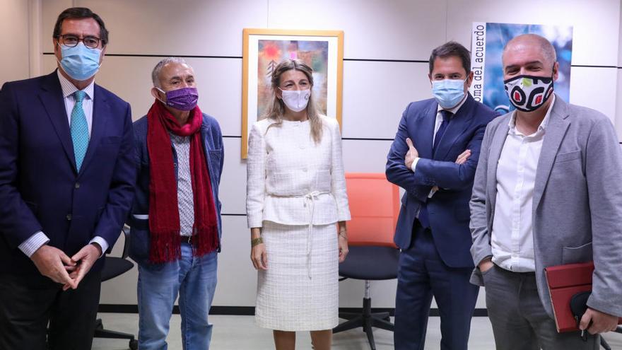 Díaz convoca a los agentes sociales para adaptar los ERTE a la reforma laboral