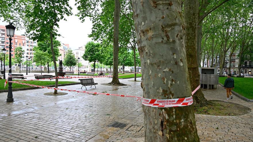 Susto en Bilbao que obliga a acotar una zona de El Arenal