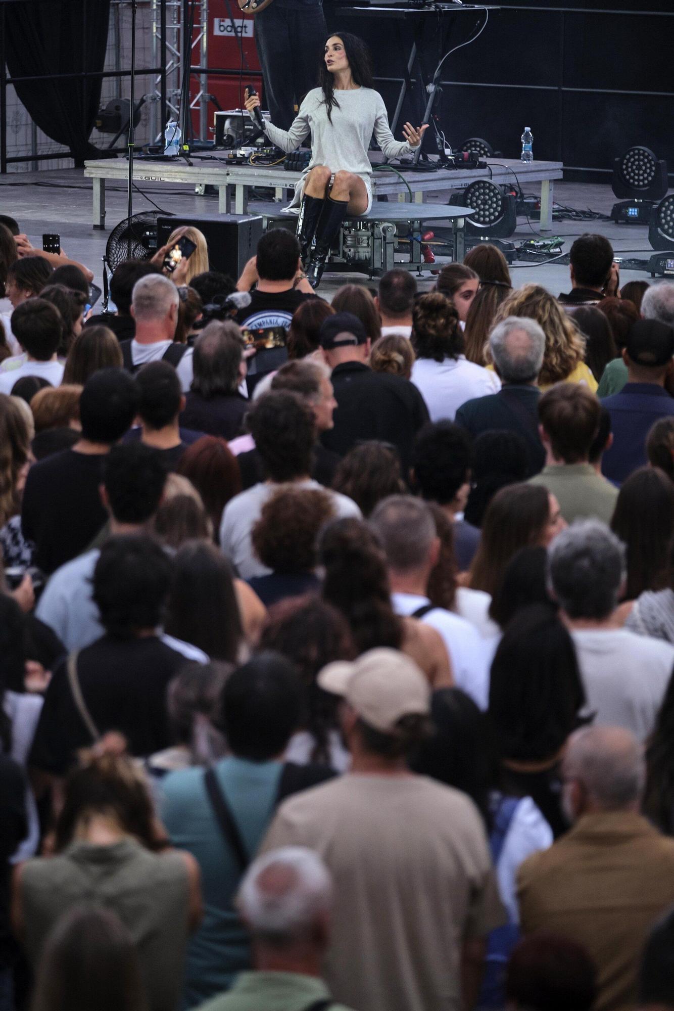 Fotos del concierto de Natalia Lakunza en la plaza del Castillo de Pamplona