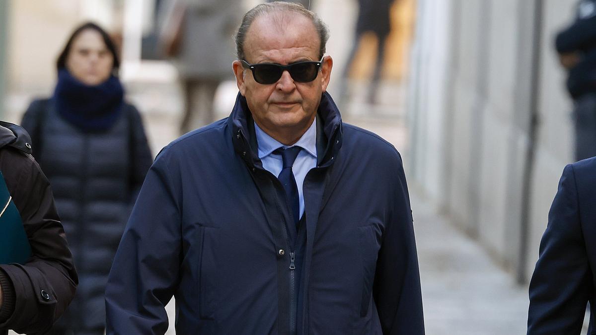 Pelegrini, exdirector de Construcción de Acciona en España, a su llegada este miércoles al Tribunal Supremo (TS), donde El juez Leopoldo Puente avanza en la causa sobre el presunto amaño de adjudicaciones de obra pública con el interrogatorio de dos imputados de la constructora Acciona, señalada por presuntos pagos del 2 % de cada proyecto a la empresa Servinabar, vinculada al exdirigente del PSOE Santos Cerdán.