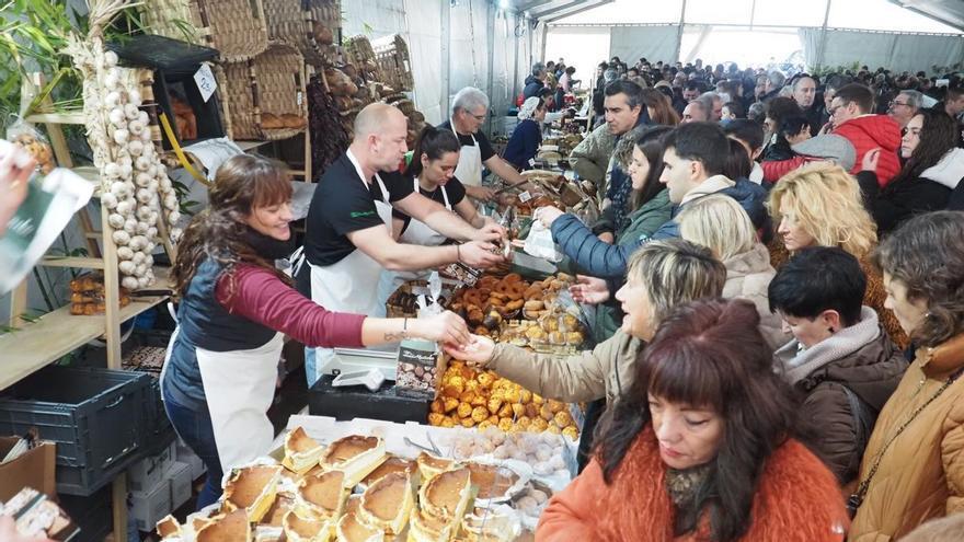 La lluvia no quiso perderse la feria de San Andrés de Eibar
