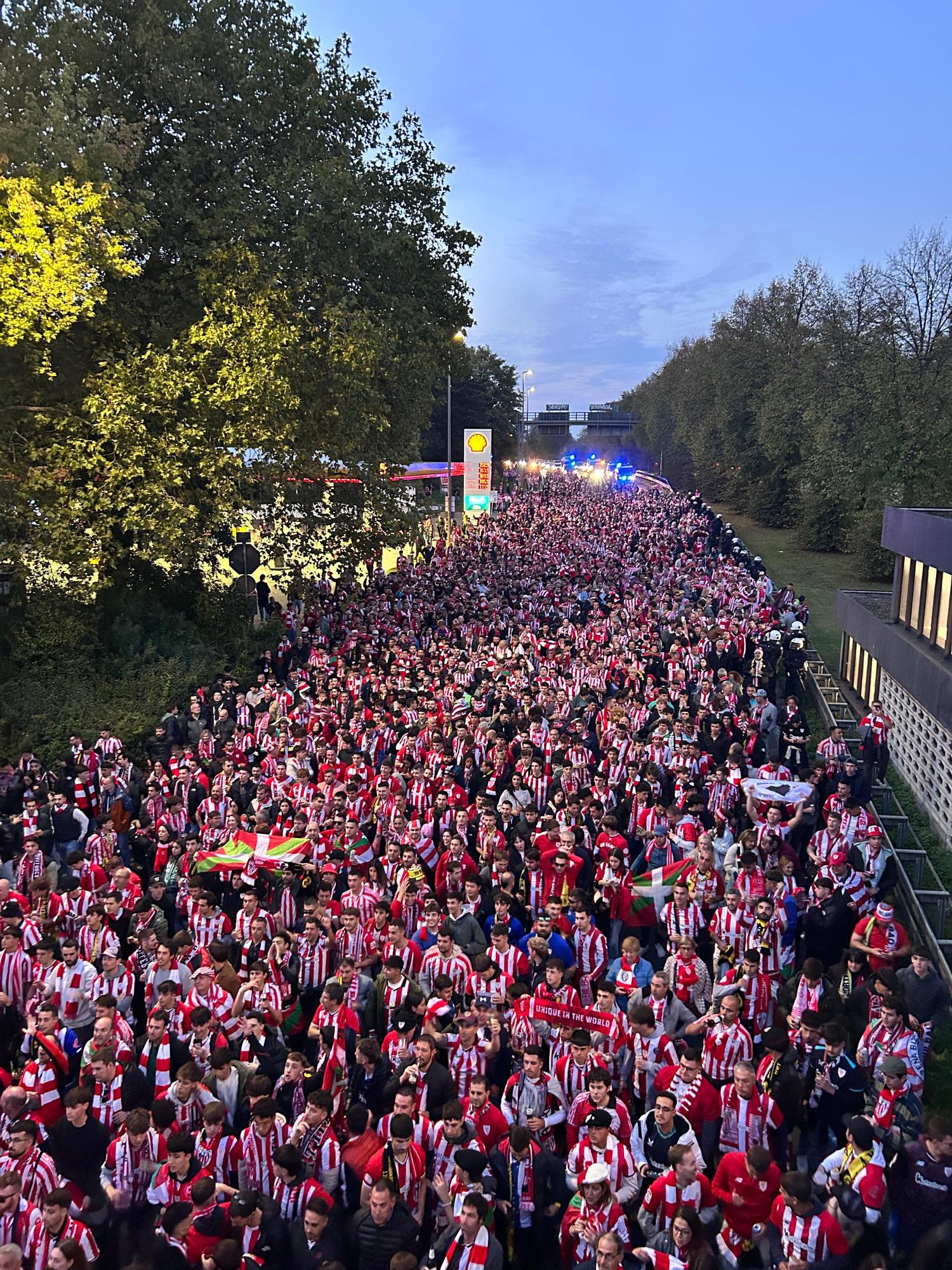 Kalejira del Athletic hasta el campo del Dortmund