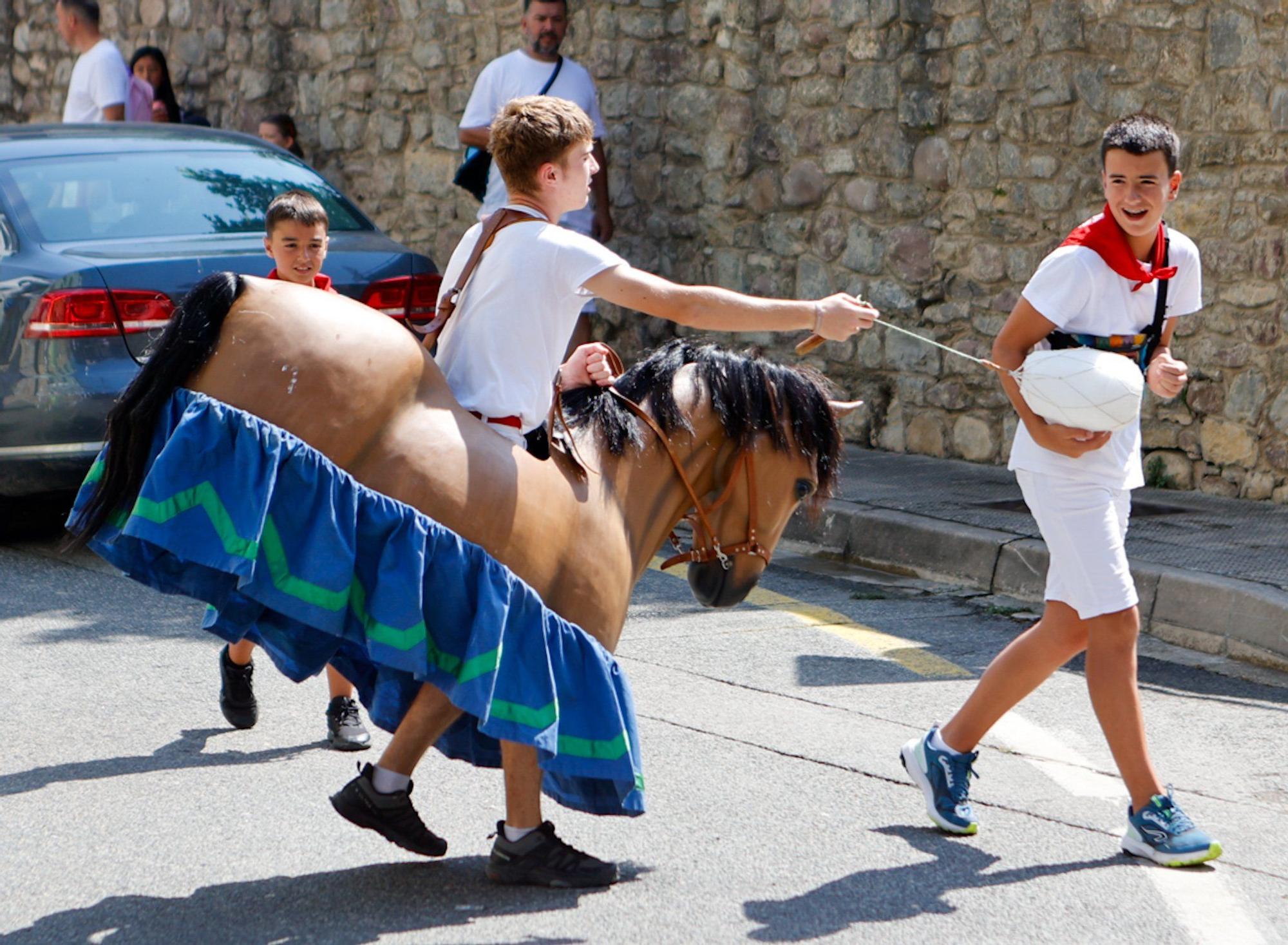 Fotos del Día de la Infancia en las fiestas de Aoiz