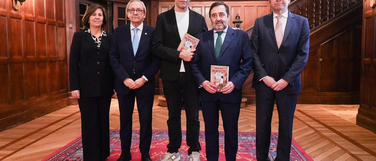 En imágenes: ABAO presenta el libro ‘Morante, punto y aparte’, escrito por Rubén Amón