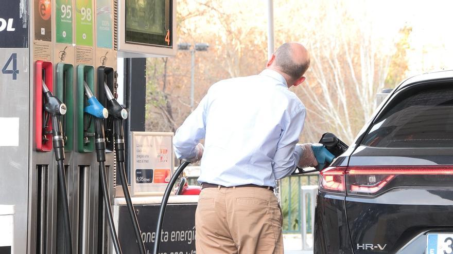 ¿El precio de la gasolina y diésel bajará a partir de este sábado en Navarra?