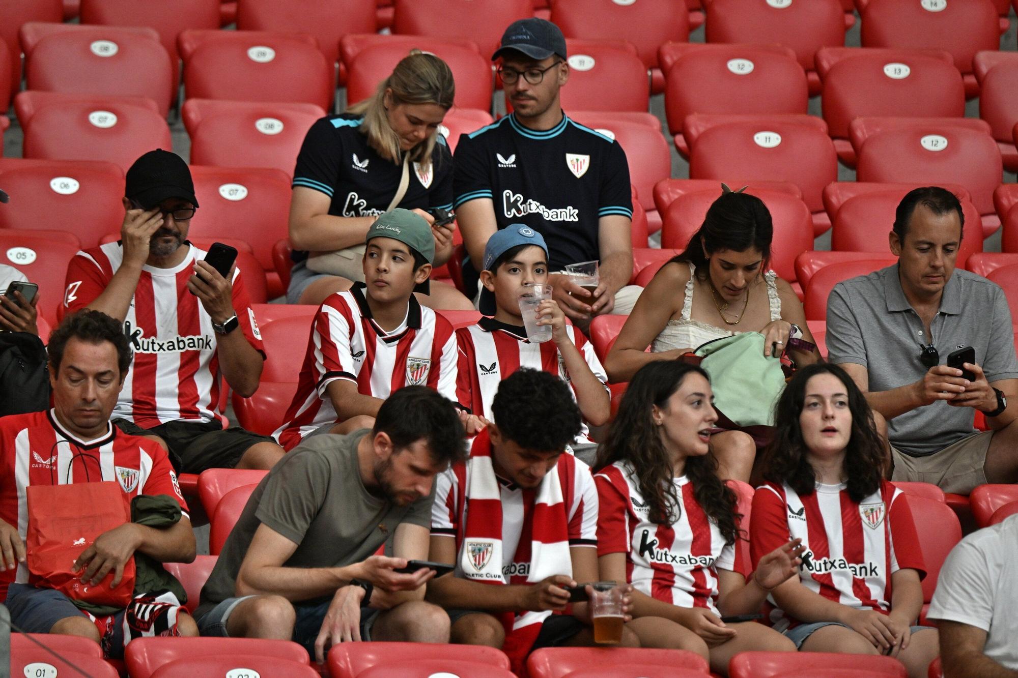 En imágenes: ¿Has estado en San Mamés viendo el Athletic-Sevilla? Búscate en nuestra galería