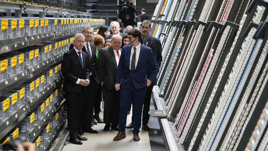En imágenes: Abre en Euskadi uno de los almacenes &quot;más modernos y robotizados de Europa&quot;
