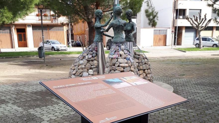 Panel explicativo instalado en el Parque de las Mujeres.