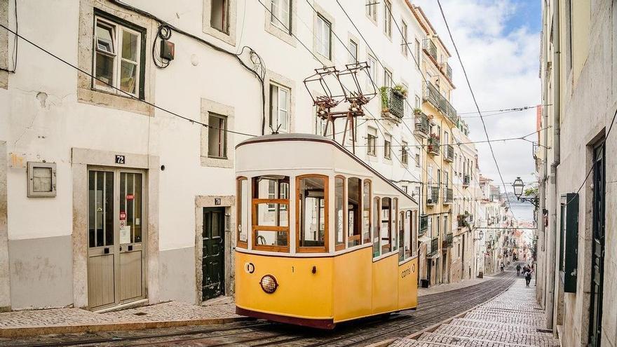Al menos 20 heridos tras descarrilar un famoso funicular en Lisboa