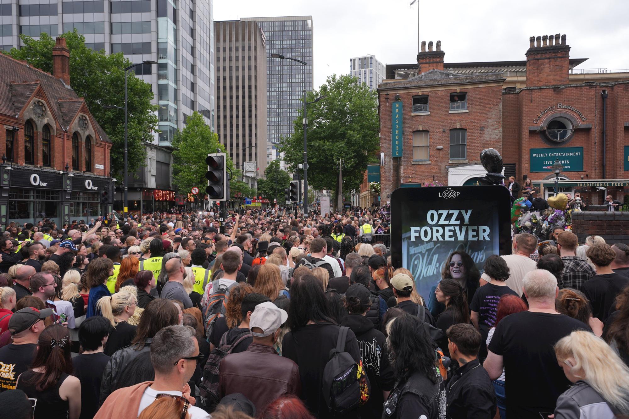 Multitudinario funeral de Ozzy Osbourne en Birmingham