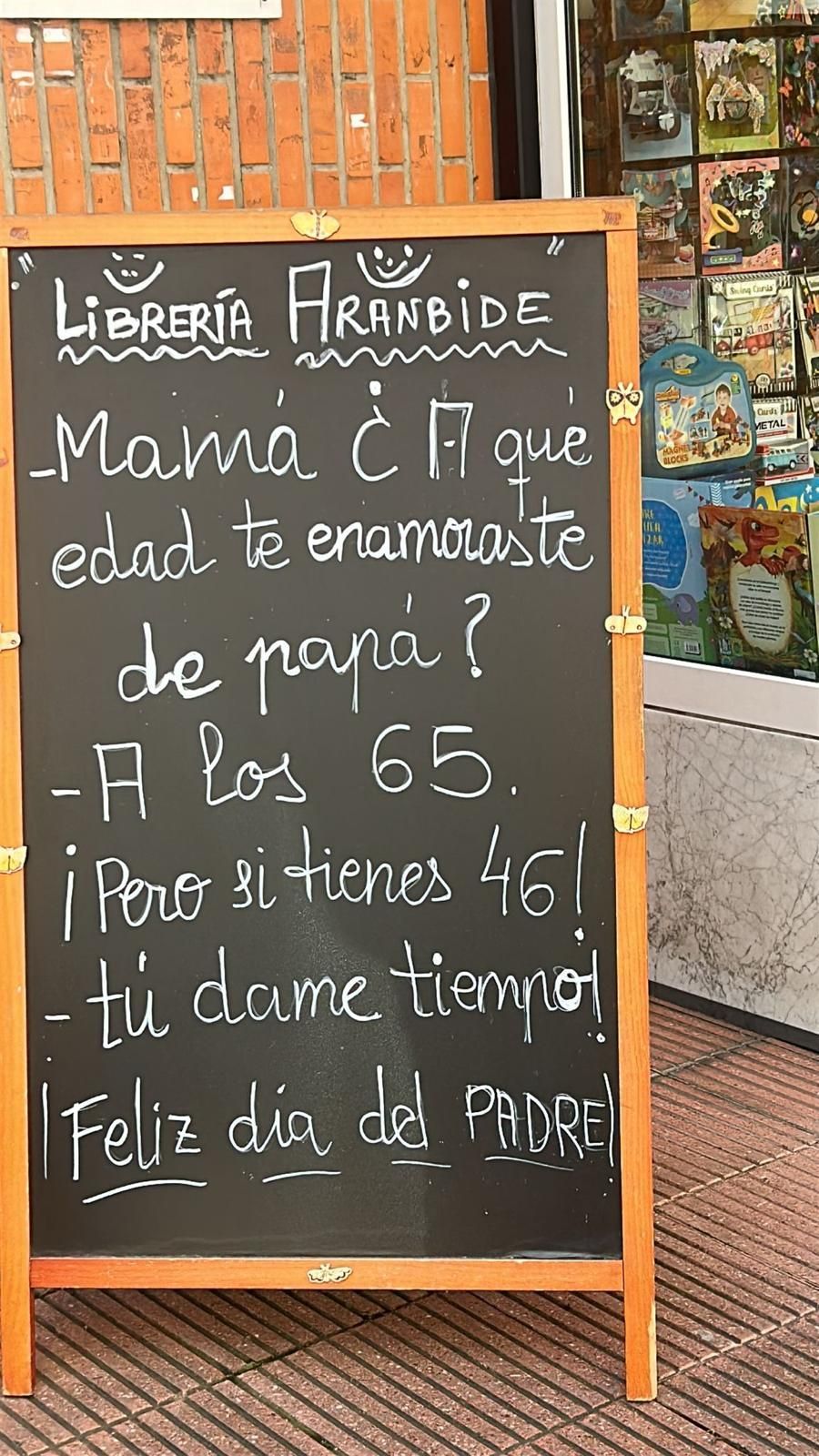 Los divertidos mensajes de la librería Aranbide