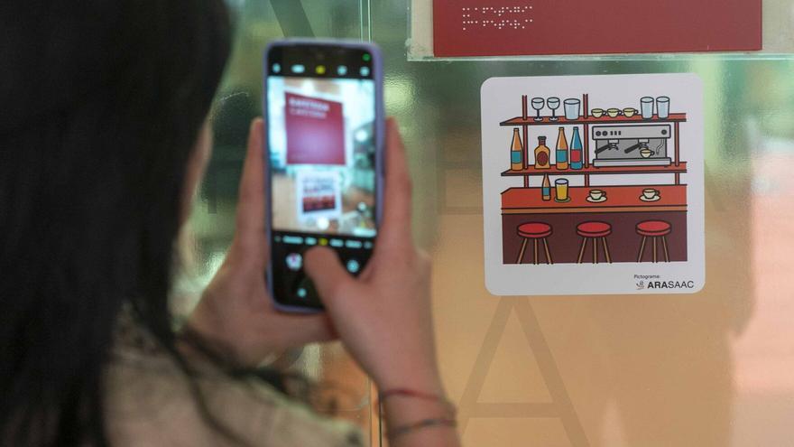 Ibaiondo incorpora 89 pictogramas para mejorar la accesibilidad en sus instalaciones