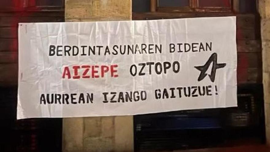 Miembros de Ernai atacan la sociedad Aizepe de Donostia
