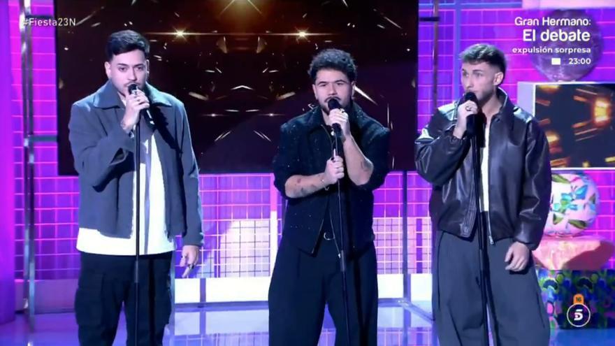 Un grupo musical está cantando en &#039;Fiesta&#039; cuando sucede el desastre