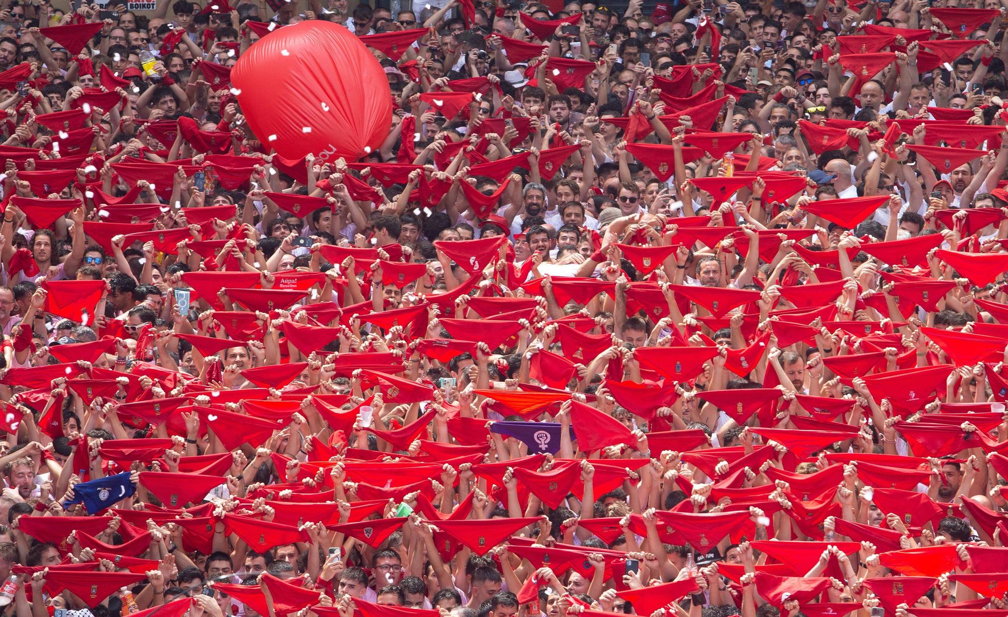 Fotos del  Chupinazo de San Fermín 2025 en Pamplona: ¡La fiesta más internacional se enciende con un grito solidario por Palestina!