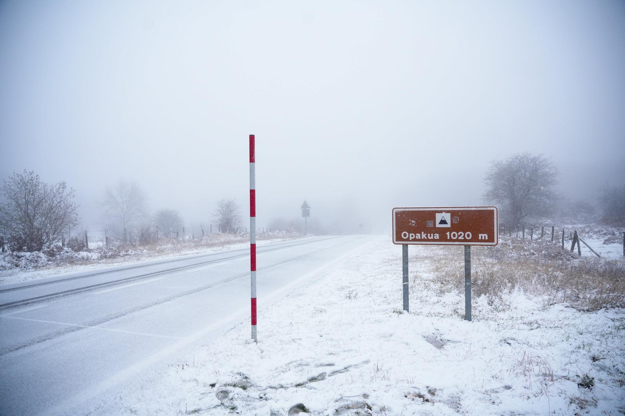 Las primeras nieves del otoño cubren Opakua
