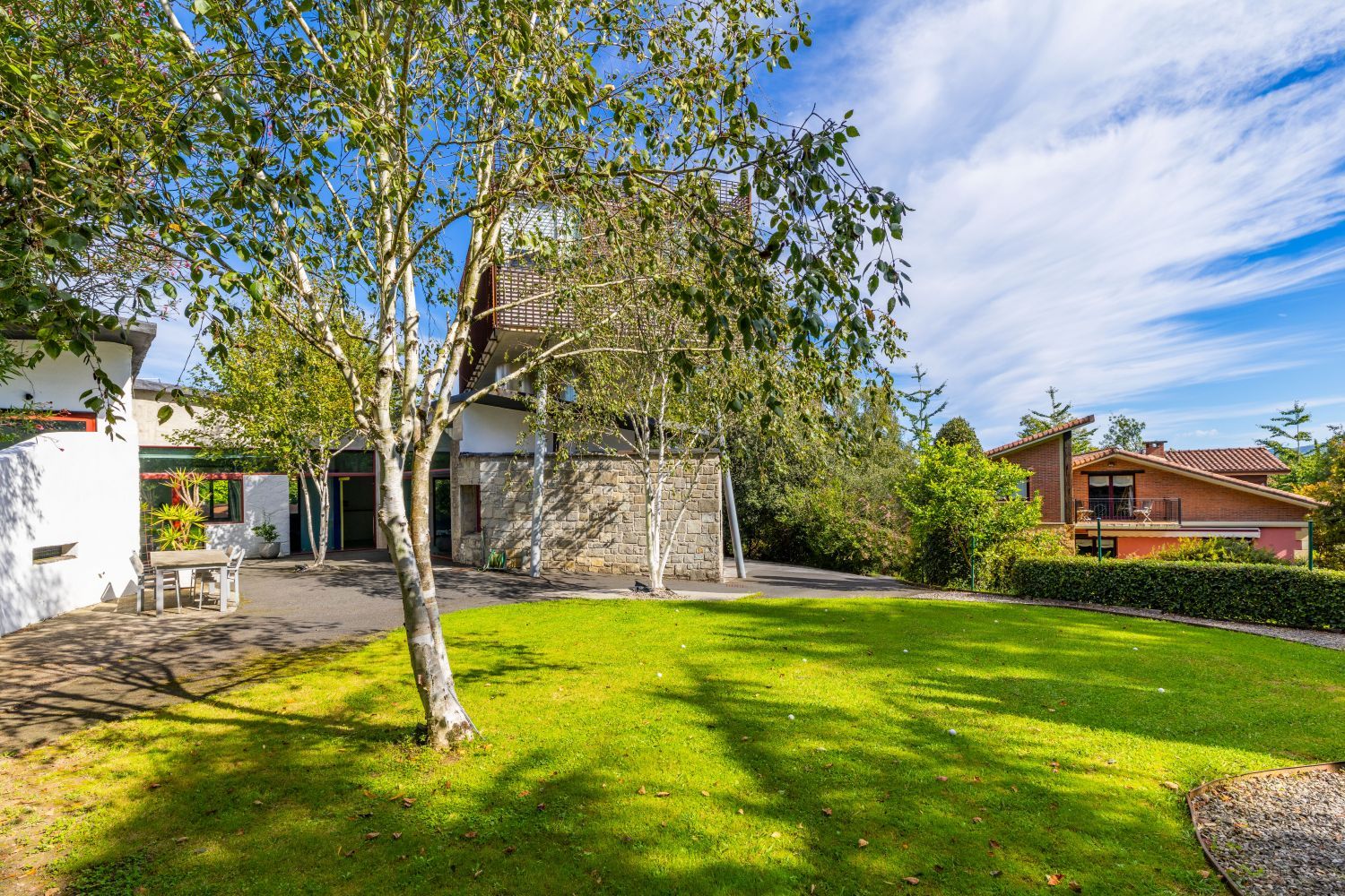 Exclusiva Villa Bifamiliar en venta en un paraíso, ubicada en el Alto de Zorroaga, en San Sebastián