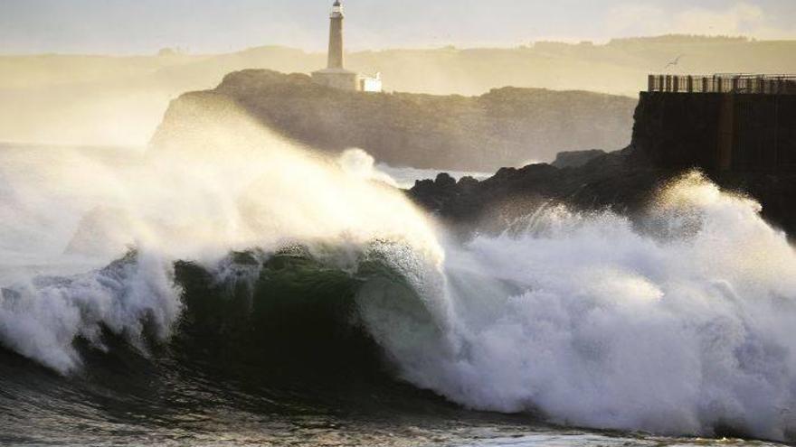 Toda la costa de Galicia en riesgo extremo por oleaje de hasta 10 ...