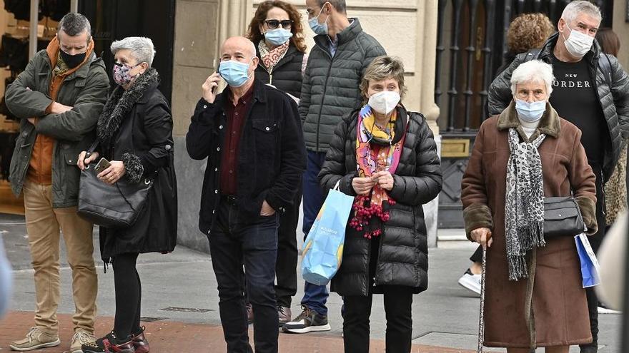 Euskadi suma 17.000 contagios en tres días pero se alivia la presión en las UCI