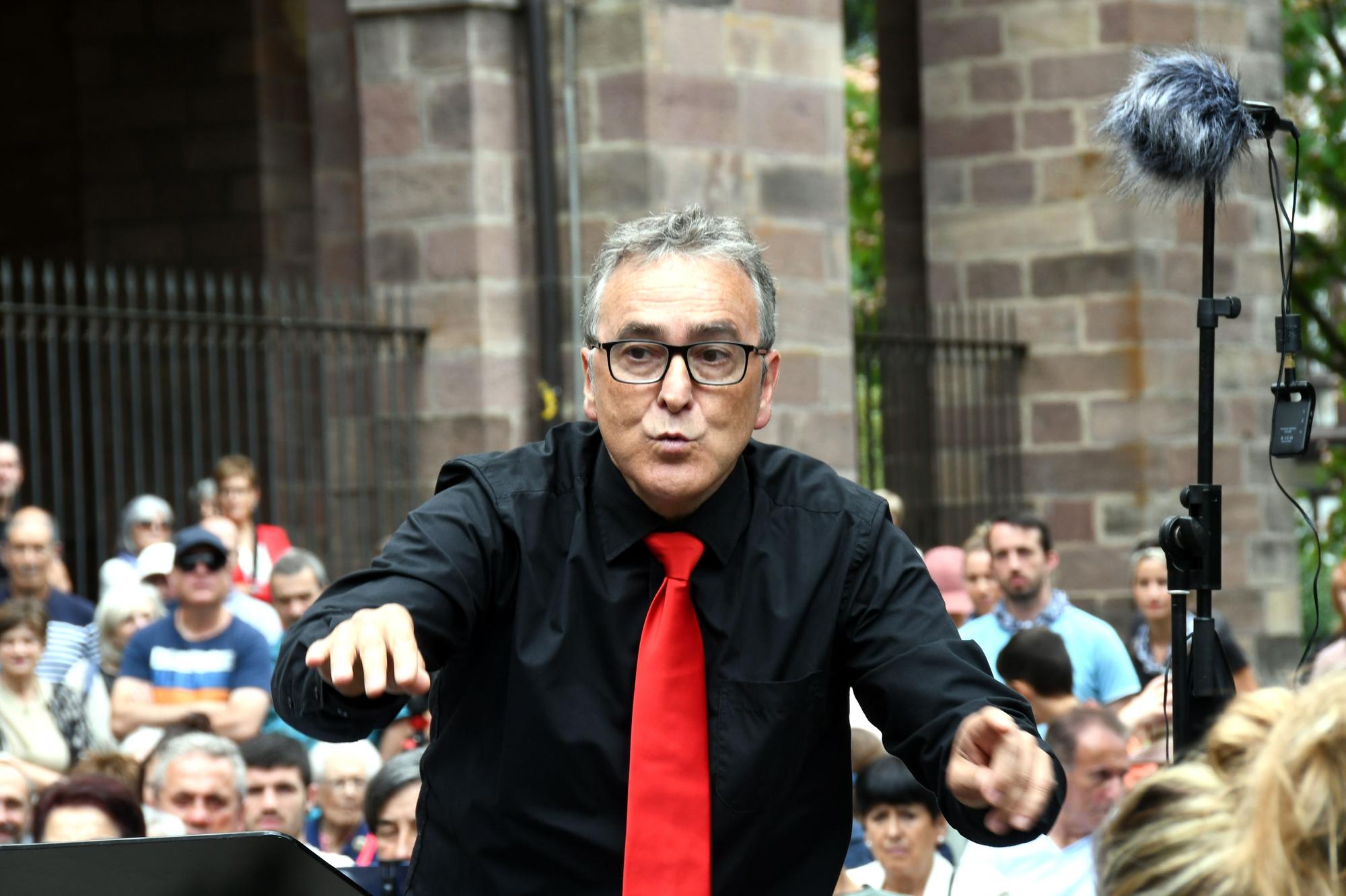 Día de aitetxis y amatxis en Elizondo con concierto de la Banda Recreo
