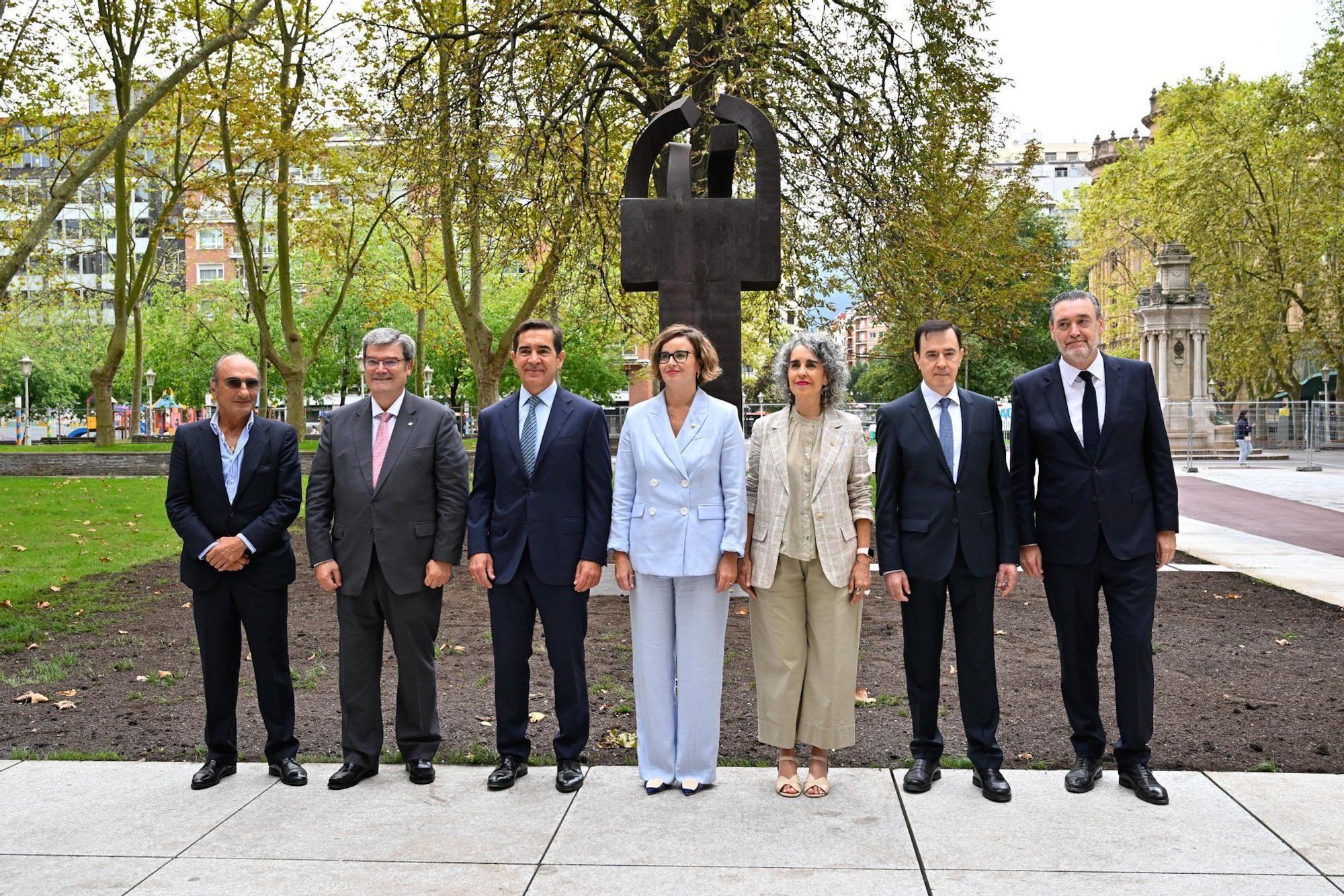 a escultura de Chillida "Elogio del hierro III" regresa a Bilbao