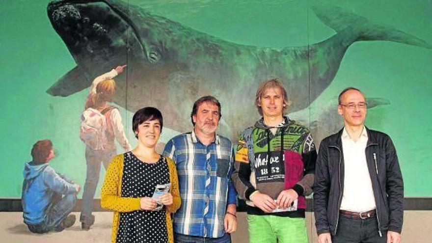 Los alcaldes de Deba, Zumaia y Mutriku con la gerente del Geoparque, Leire Barriuso, en Mutriku.